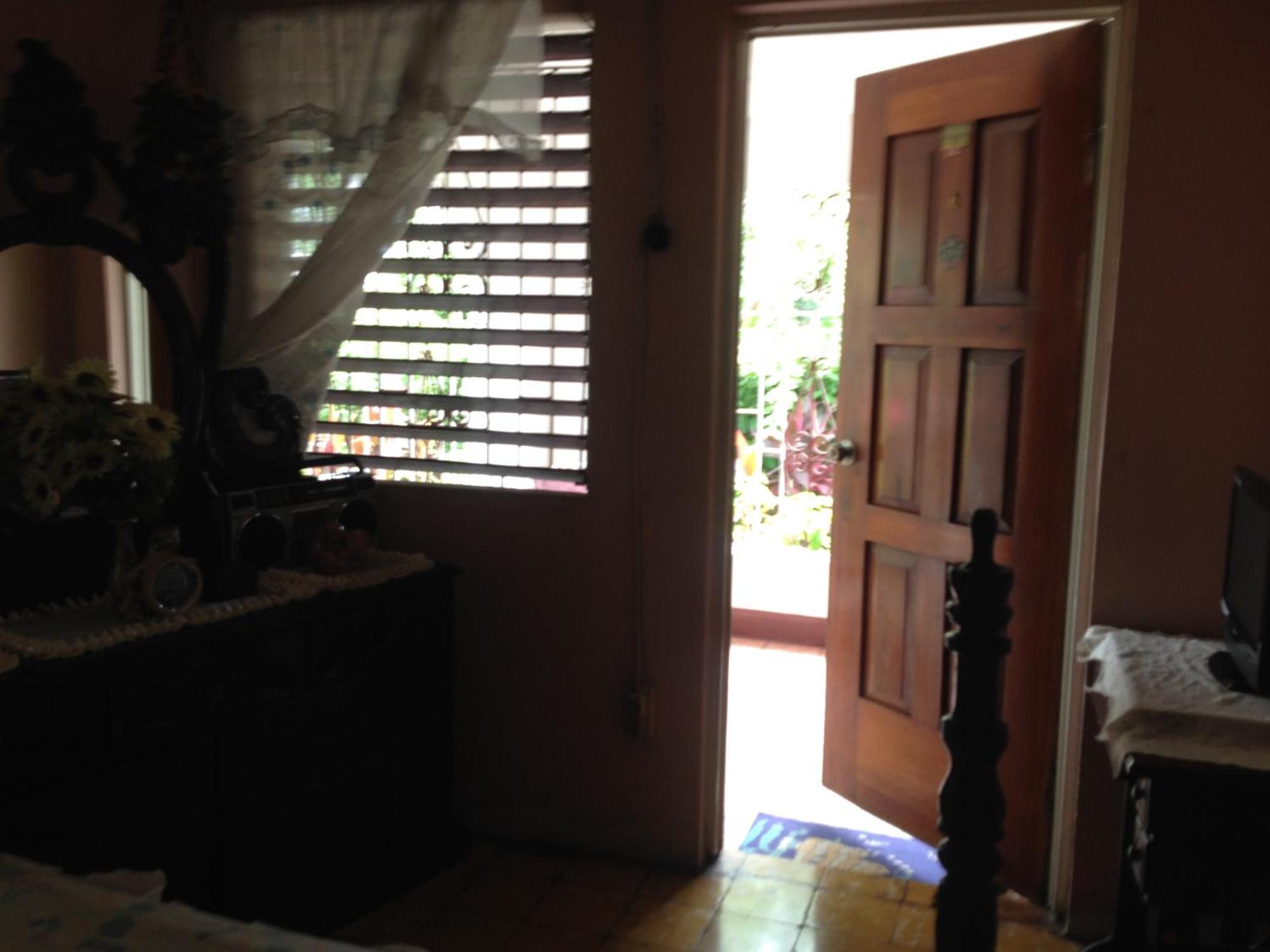Kingston Airport Bed And Breakfast المظهر الخارجي الصورة